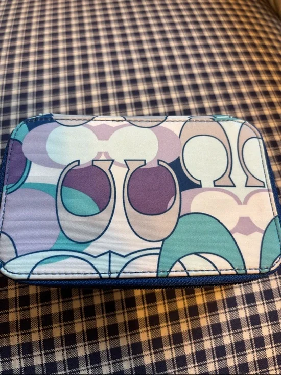 Coach Pastel Purple, Teal & Cream Travel Cosmetic Case in Myra print; rare find - Picture 2 of 8